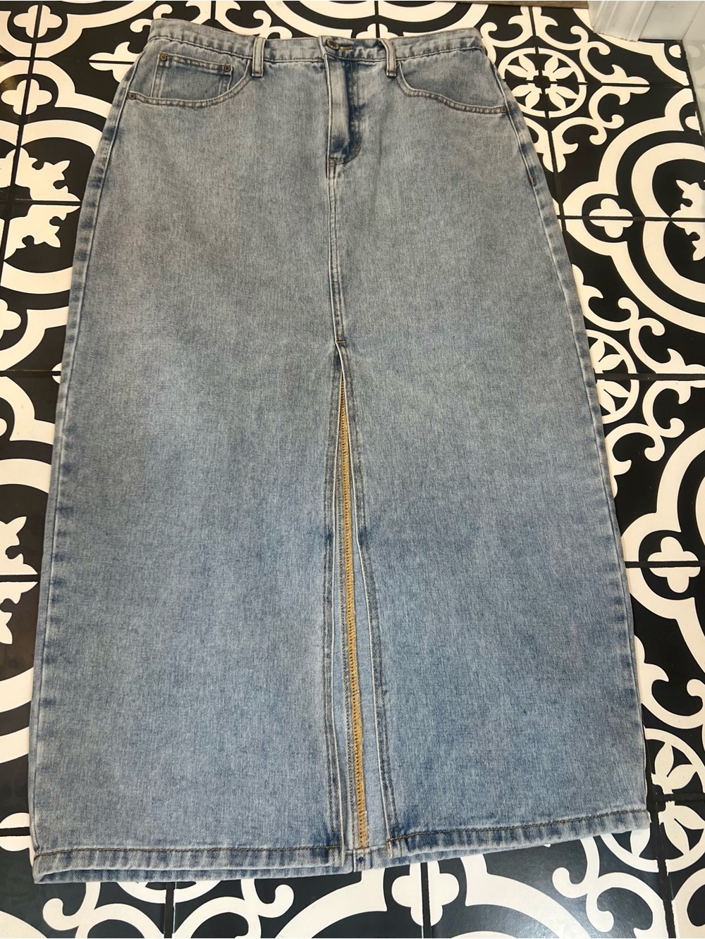 High-Waist Light Blue Denim Midi Skirt with Front Zip Size L